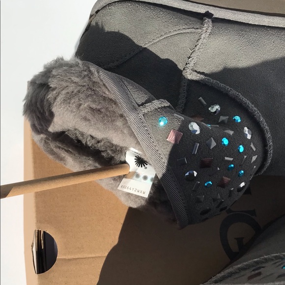 UGG Classic Mini Stud II Boots - Picture 6 of 6